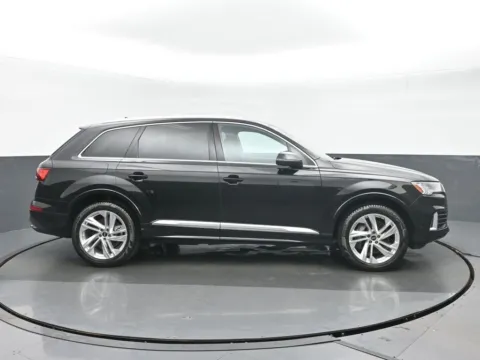 Photos of 2023 Audi Q7 45 Premium Plus for sale in Highland Park, IL at Gravity Autos Chicago