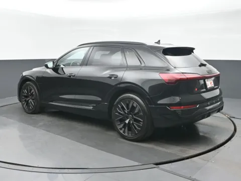 More photos of 2024 Audi Q8 e-tron Prestige at Gravity Autos Chicago, IL