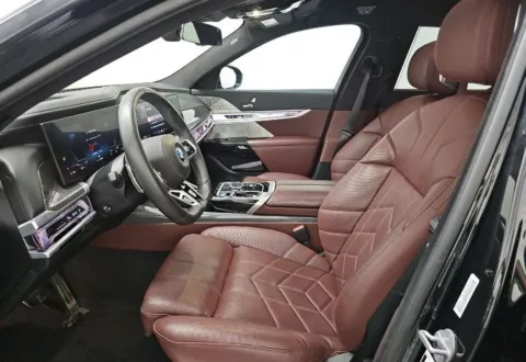 More photos of 2023 BMW i7 xDrive60 at Gravity Autos Chicago, IL