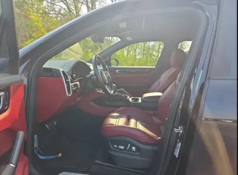 More photos of 2019 Porsche Cayenne S at Gravity Autos Chicago, IL