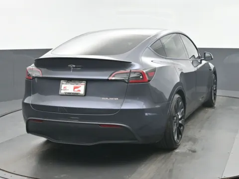 More photos of 2023 Tesla Model Y Performance at Gravity Autos Chicago, IL