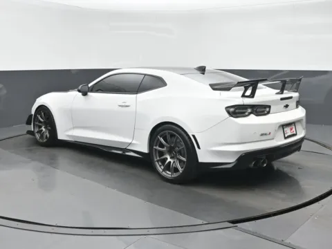 More photos of 2019 Chevrolet Camaro ZL1 at Gravity Autos Chicago, IL
