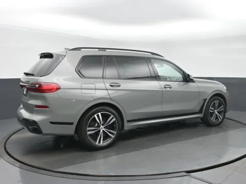 Another view of 2022 BMW X7 M50i for sale in Highland Park, IL at Gravity Autos Chicago