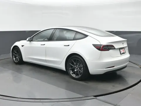 More photos of 2021 Tesla Model 3 Long Range at Gravity Autos Chicago, IL