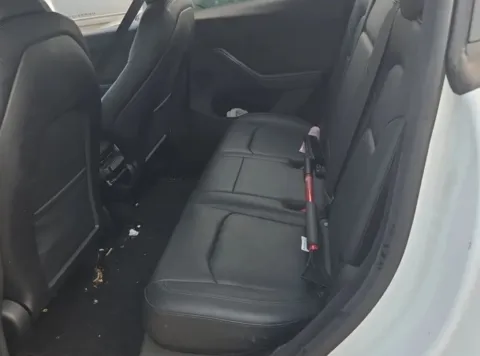 More photos of 2023 Tesla Model Y Long Range at Gravity Autos Chicago, IL