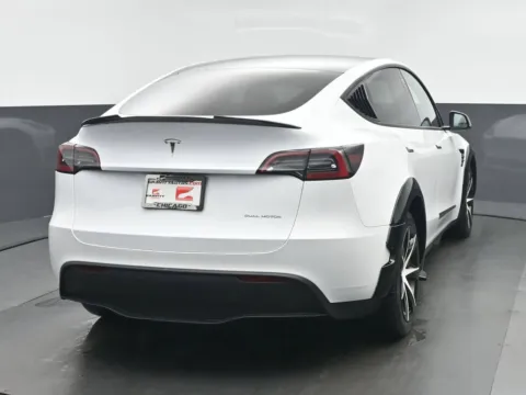 More photos of 2023 Tesla Model Y Long Range at Gravity Autos Chicago, IL
