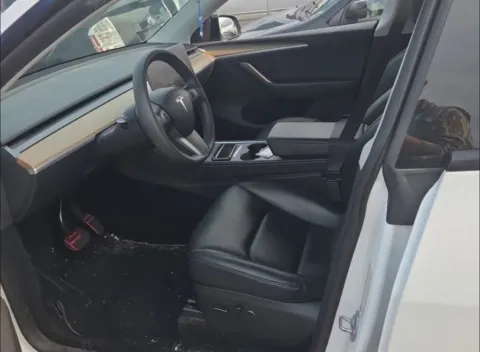 More photos of 2023 Tesla Model Y Long Range at Gravity Autos Chicago, IL