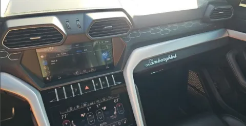 More photos of 2019 Lamborghini Urus at Gravity Autos Chicago, IL