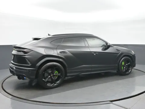 Another view of 2019 Lamborghini Urus for sale in Highland Park, IL at Gravity Autos Chicago