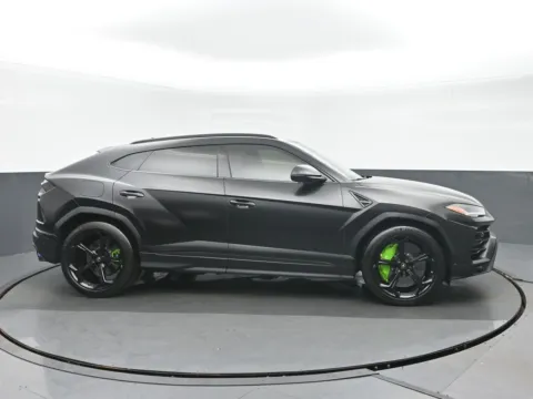 Photos of 2019 Lamborghini Urus for sale in Highland Park, IL at Gravity Autos Chicago
