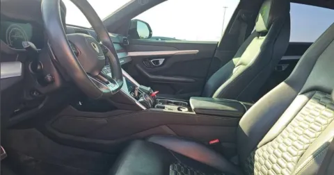 More photos of 2019 Lamborghini Urus at Gravity Autos Chicago, IL