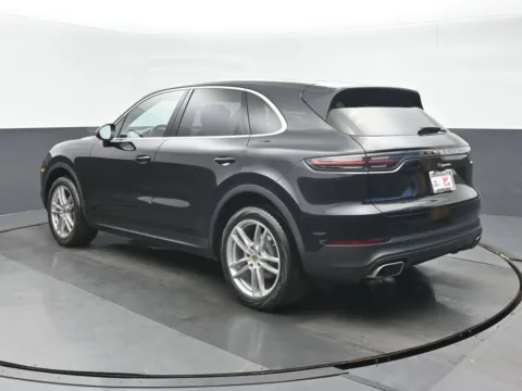 More photos of 2019 Porsche Cayenne at Gravity Autos Chicago, IL