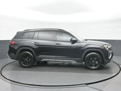 Photos of 2025 Volkswagen Atlas 2.0T Peak Edition for sale in Highland Park, IL at Gravity Autos Chicago