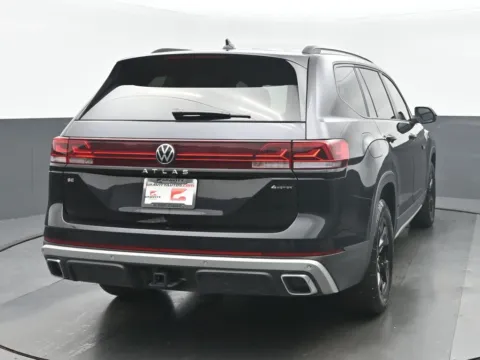 More photos of 2025 Volkswagen Atlas 2.0T Peak Edition at Gravity Autos Chicago, IL