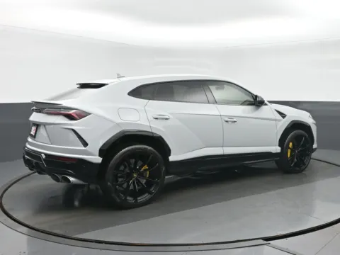 Another view of 2022 Lamborghini Urus for sale in Highland Park, IL at Gravity Autos Chicago