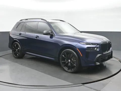 More photos of 2023 BMW X7 M60i at Gravity Autos Chicago, IL