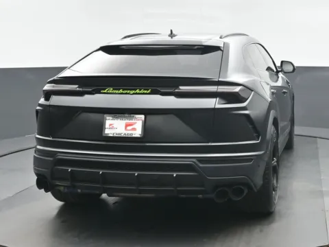 More photos of 2019 Lamborghini Urus at Gravity Autos Chicago, IL
