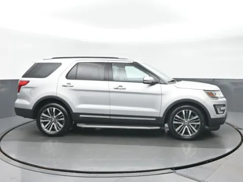 Photos of 2017 Ford Explorer Platinum for sale in Highland Park, IL at Gravity Autos Chicago
