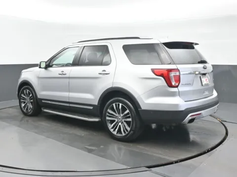 More photos of 2017 Ford Explorer Platinum at Gravity Autos Chicago, IL