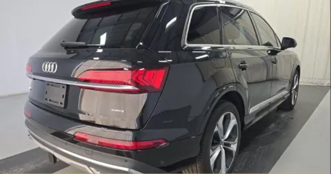 Photos of 2023 Audi Q7 55 Premium Plus for sale in Highland Park, IL at Gravity Autos Chicago