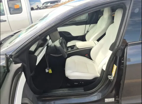 More photos of 2023 Tesla Model S Plaid at Gravity Autos Chicago, IL