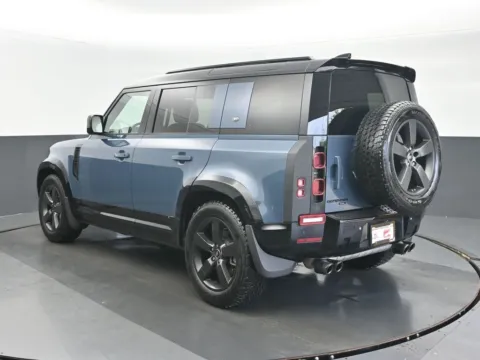 More photos of 2020 Land Rover Defender 110 SE at Gravity Autos Chicago, IL