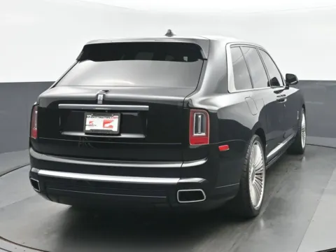 More photos of 2019 Rolls-Royce Cullinan at Gravity Autos Chicago, IL