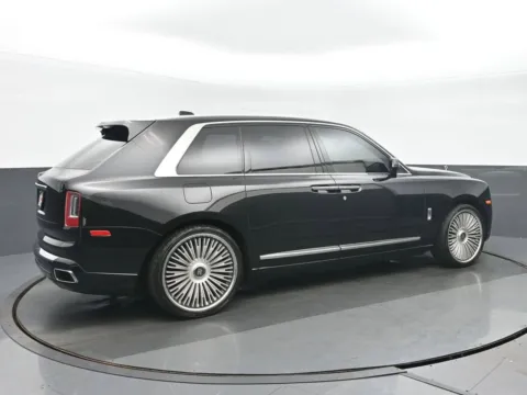 Another view of 2019 Rolls-Royce Cullinan for sale in Highland Park, IL at Gravity Autos Chicago