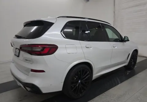 Photos of 2023 BMW X5 xDrive40i for sale in Highland Park, IL at Gravity Autos Chicago