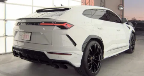 Photos of 2020 Lamborghini Urus for sale in Highland Park, IL at Gravity Autos Chicago