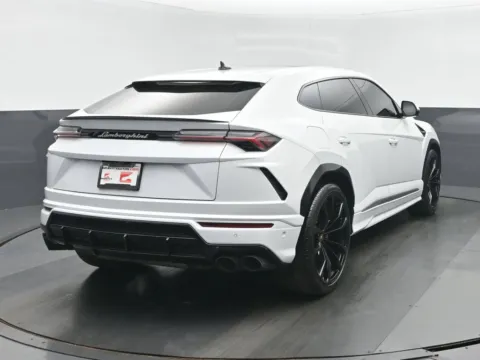 More photos of 2020 Lamborghini Urus at Gravity Autos Chicago, IL