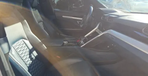 More photos of 2020 Lamborghini Urus at Gravity Autos Chicago, IL