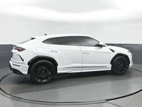 Another view of 2020 Lamborghini Urus for sale in Highland Park, IL at Gravity Autos Chicago