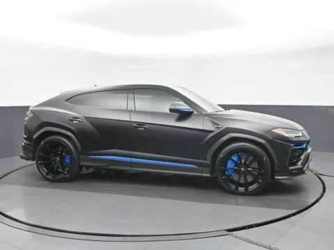 Photos of 2021 Lamborghini Urus for sale in Highland Park, IL at Gravity Autos Chicago