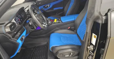 More photos of 2021 Lamborghini Urus at Gravity Autos Chicago, IL