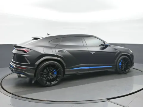 Another view of 2021 Lamborghini Urus for sale in Highland Park, IL at Gravity Autos Chicago