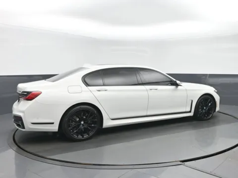Another view of 2020 BMW 7 Series 750i xDrive for sale in Highland Park, IL at Gravity Autos Chicago