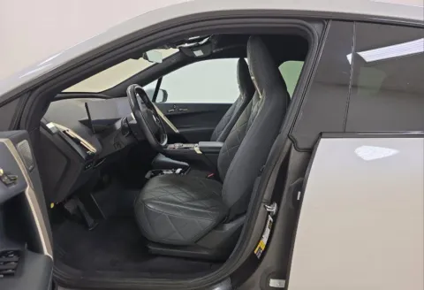 More photos of 2023 BMW iX M60 at Gravity Autos Chicago, IL