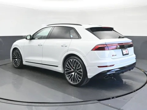More photos of 2024 Audi SQ8 4.0T Premium Plus at Gravity Autos Chicago, IL