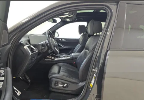 More photos of 2024 BMW X7 M60i at Gravity Autos Chicago, IL