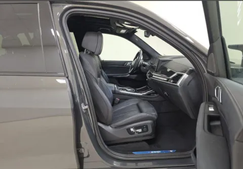 More photos of 2024 BMW X7 M60i at Gravity Autos Chicago, IL