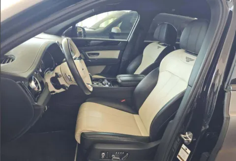 Another view of 2019 Bentley Bentayga V8 for sale in Highland Park, IL at Gravity Autos Chicago