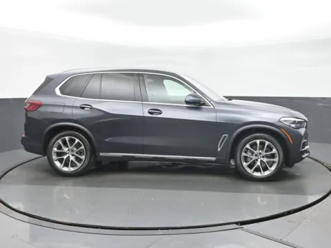 Photos of 2019 BMW X5 xDrive40i for sale in Highland Park, IL at Gravity Autos Chicago