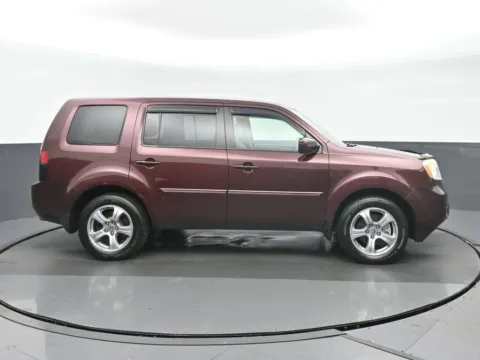 Photos of 2013 Honda Pilot EX-L for sale in Highland Park, IL at Gravity Autos Chicago