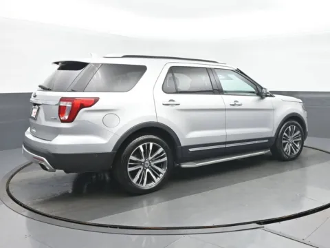 Another view of 2017 Ford Explorer Platinum for sale in Highland Park, IL at Gravity Autos Chicago