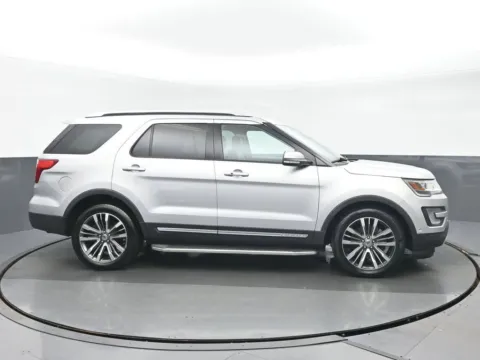 Photos of 2017 Ford Explorer Platinum for sale in Highland Park, IL at Gravity Autos Chicago
