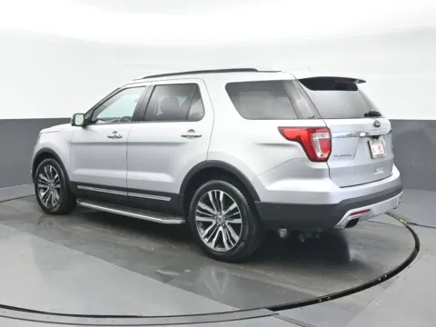 More photos of 2017 Ford Explorer Platinum at Gravity Autos Chicago, IL