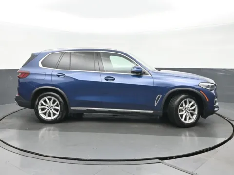 Photos of 2021 BMW X5 xDrive40i for sale in Highland Park, IL at Gravity Autos Chicago