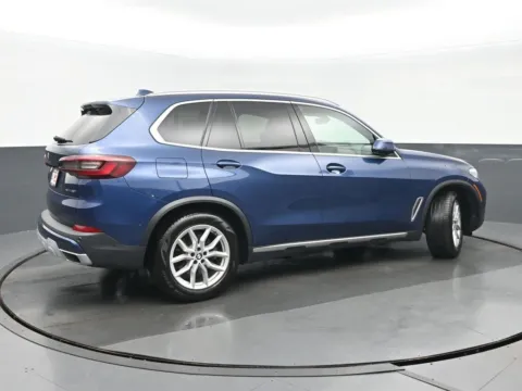Another view of 2021 BMW X5 xDrive40i for sale in Highland Park, IL at Gravity Autos Chicago