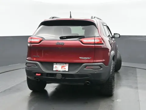 More photos of 2018 Jeep Cherokee Trailhawk at Gravity Autos Chicago, IL